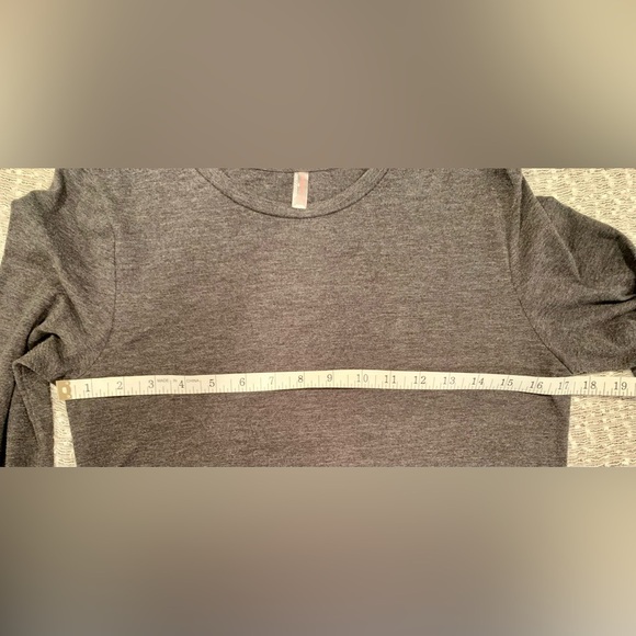 Free People Movement Side Ruched Grey
Crop Long Sleeve Size L - Picture 9 of 10
